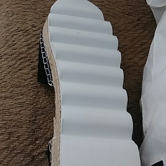 Open toe shoes - Picture 2 of 2